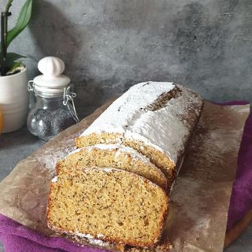 Torta integrale allo yogurt con limone e semi di papavero