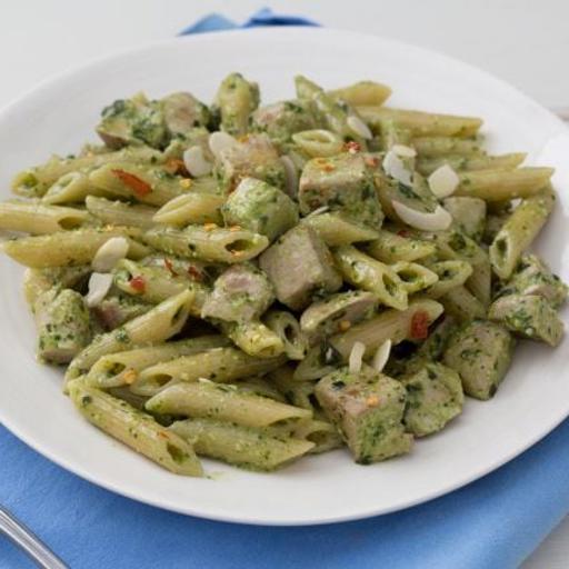 Pasta con pesto e tonno fresco