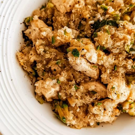 Quinoa con zucchine e pollo
