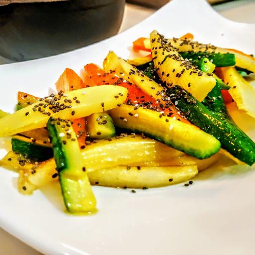 Verdure croccanti in padella con olio e semi di chia