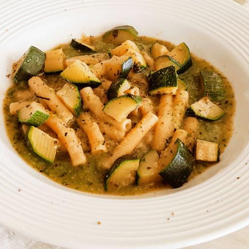 Sedanini di ceci con crema di zucchine