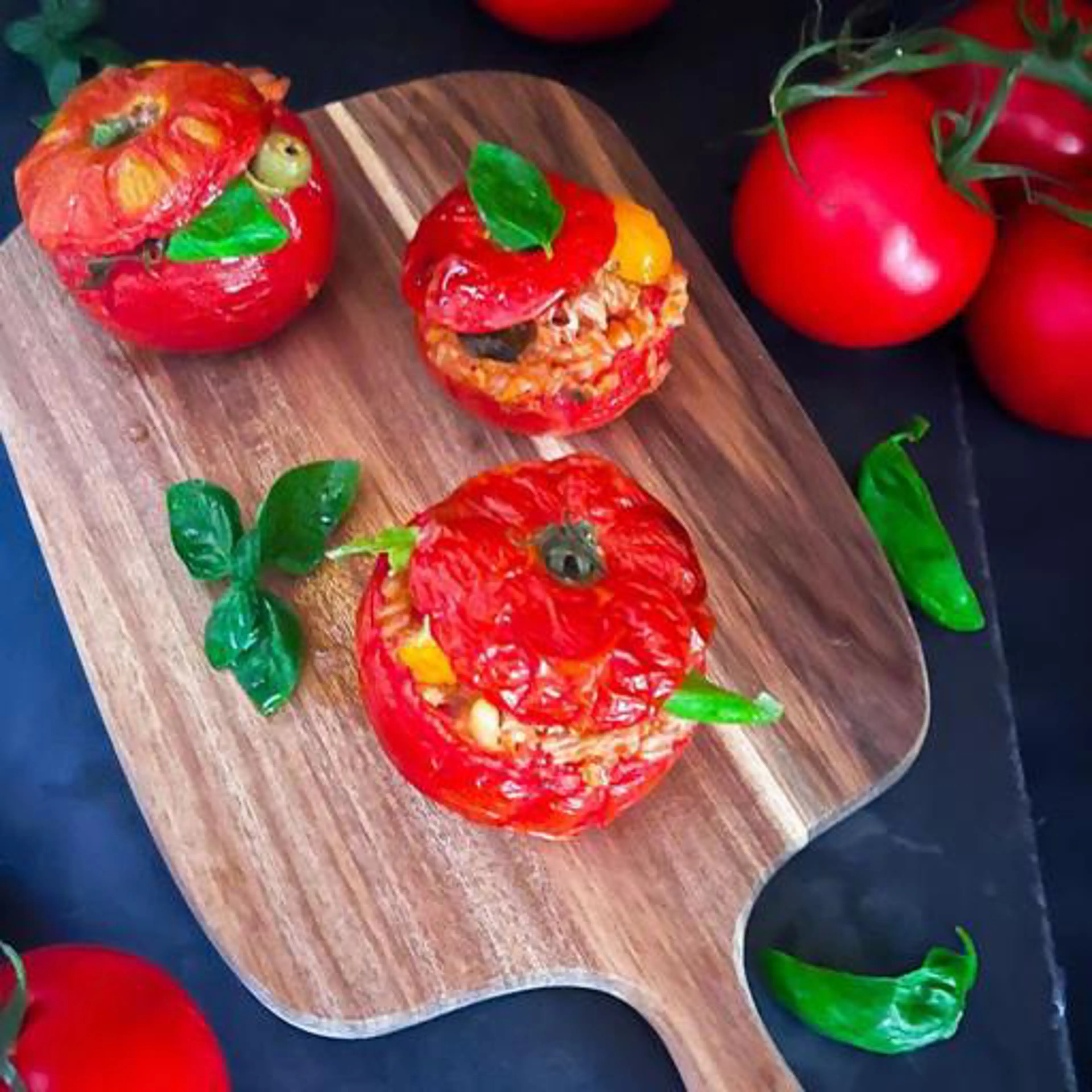 Stuffed tomatoes with spelt, tuna, olives and pine nuts