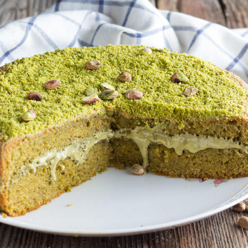 Pistachio Cake Filled with Sweet Cream - Original Bronte Recipe