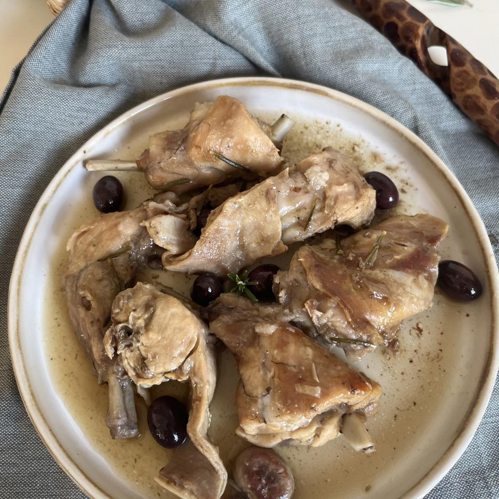 La foto della ricetta Coniglio alla ligure di Ricette salutari adatta a Diete senza lattosio, diete senza glutine.