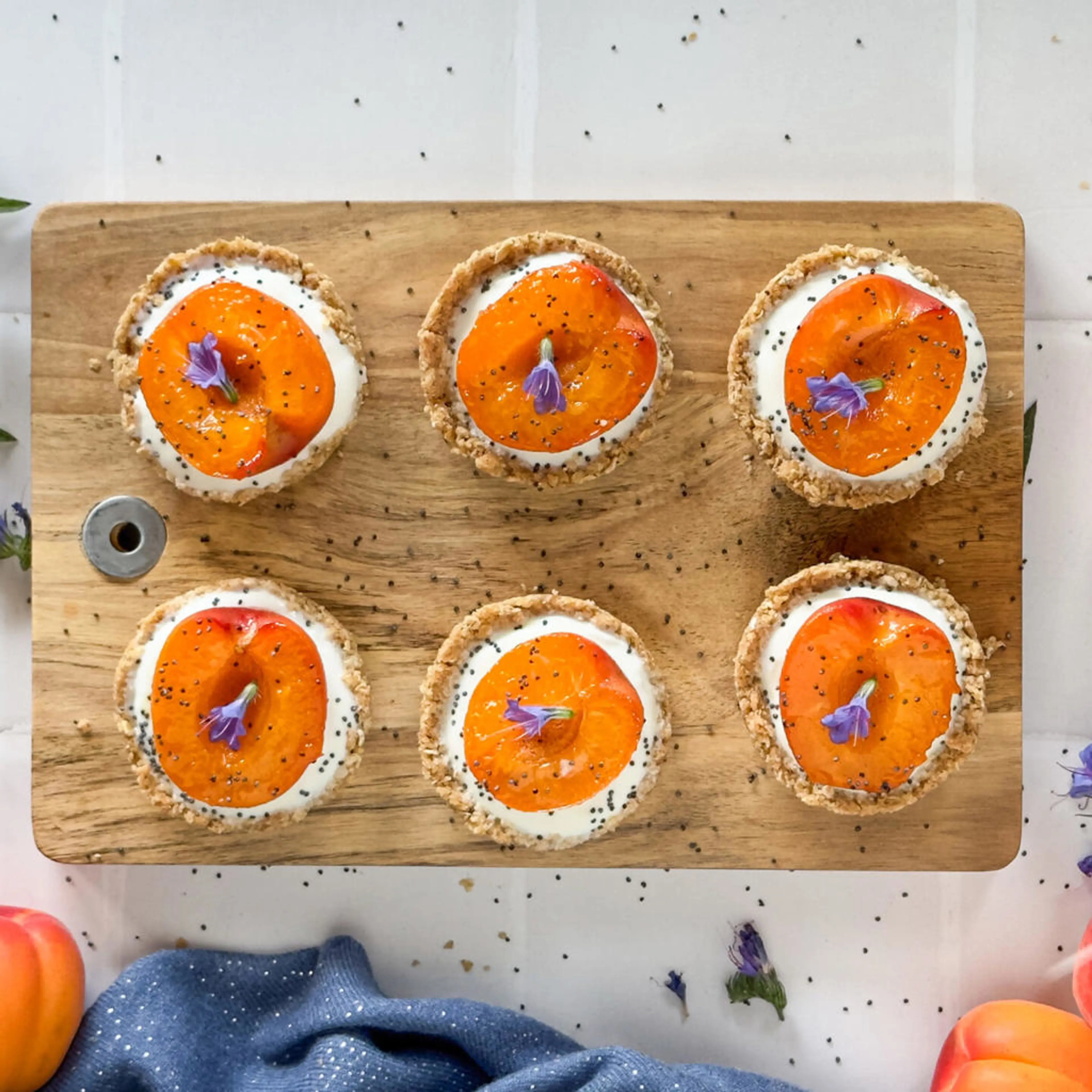 Niewymagające pieczenia owsiane koszyczki z morelami