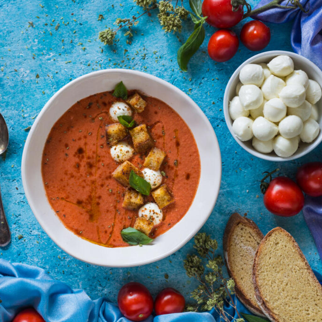 Geröstete Tomatencreme mit Mozzarella