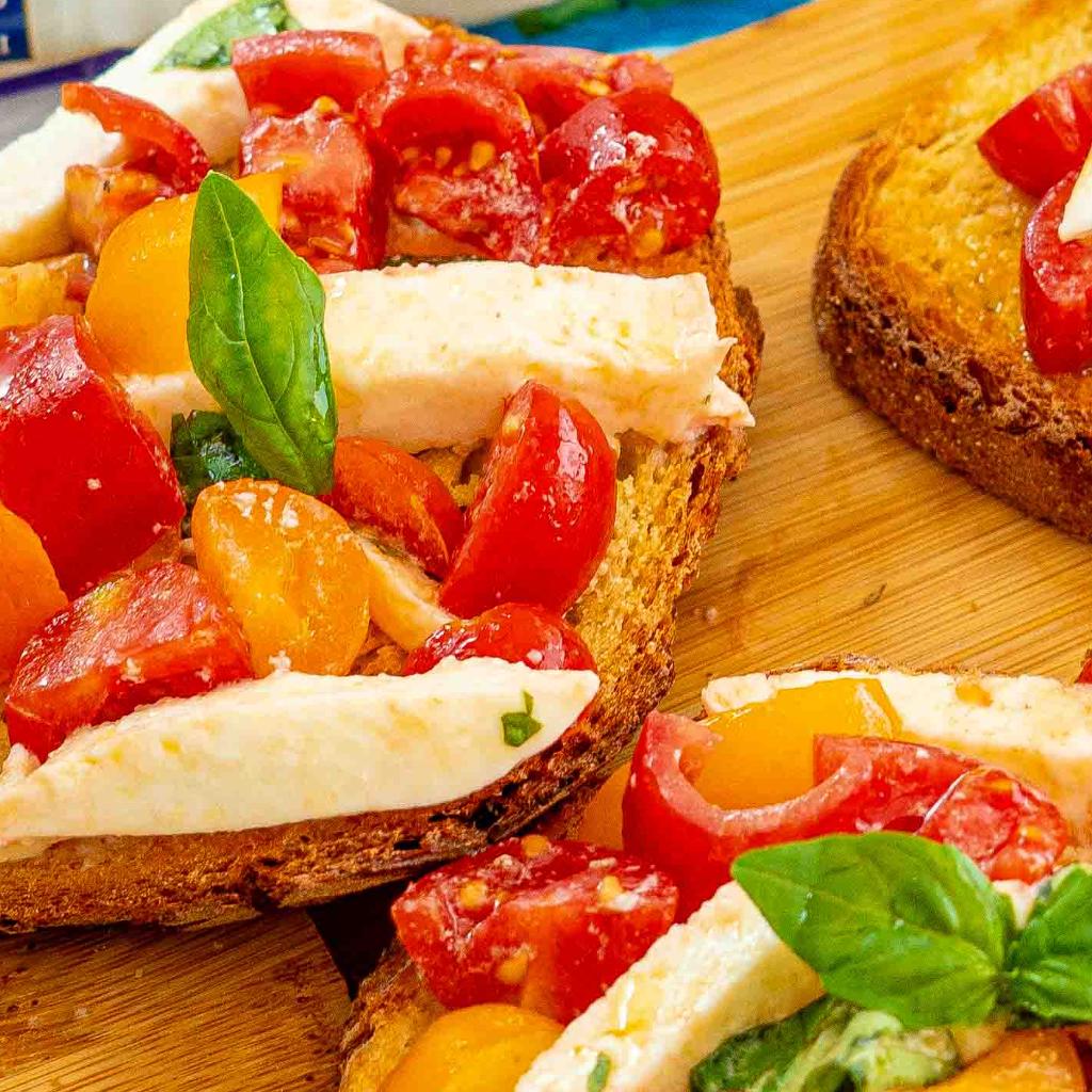 Bruschetta with Cherry Tomatoes and Mozzarella
