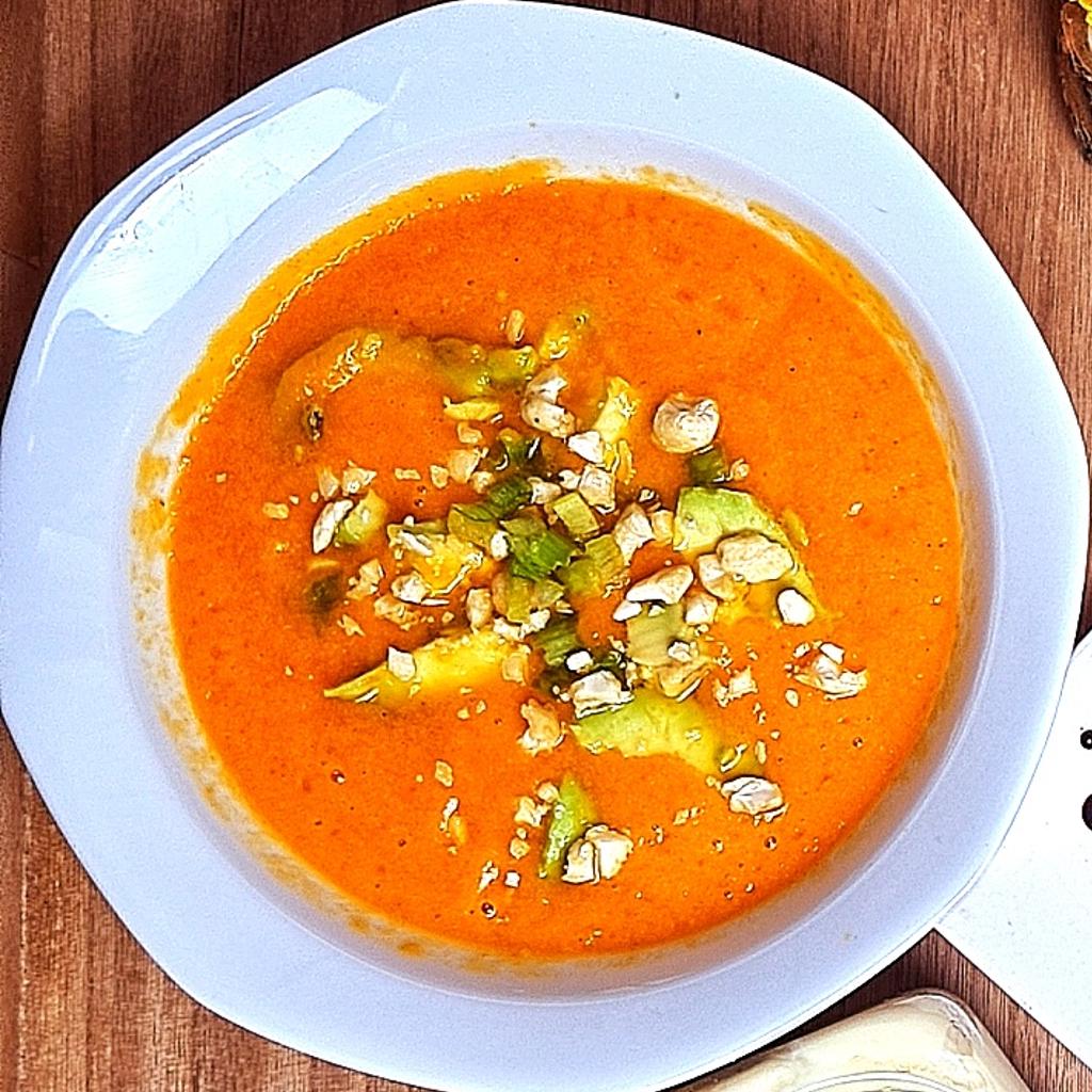 Aprikosen-Gazpacho