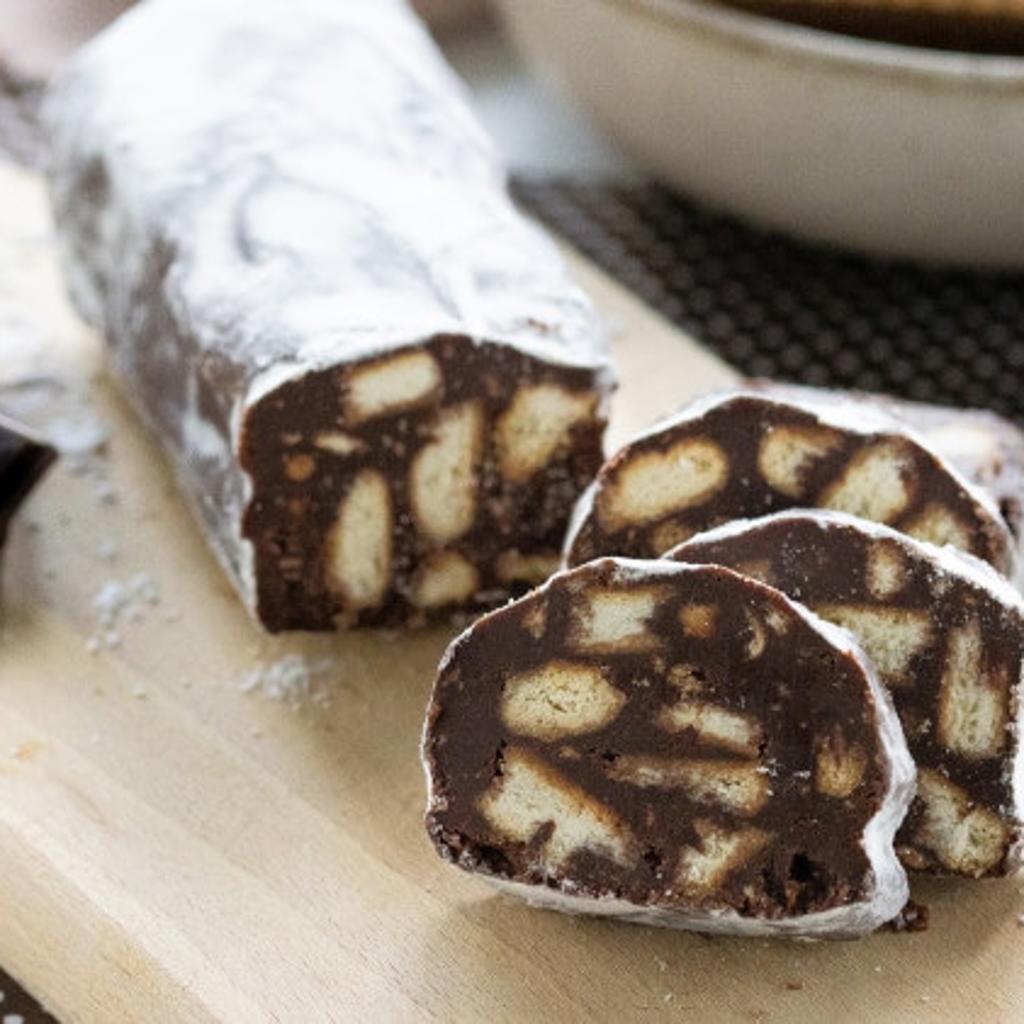 La foto della ricetta Salame al cioccolato senza uova di Tuduu adatta a Vegetariani, pescetariani.