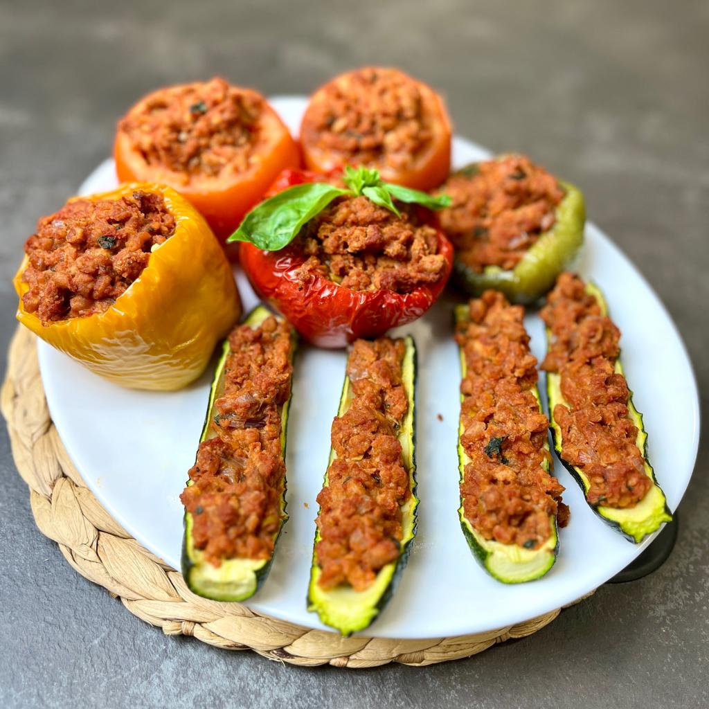 La foto della ricetta Verdure ripiene con altro trita di Altrofoodshop adatta a Vegetariani, vegani, diete senza lattosio, diete senza glutine, pescetariani.