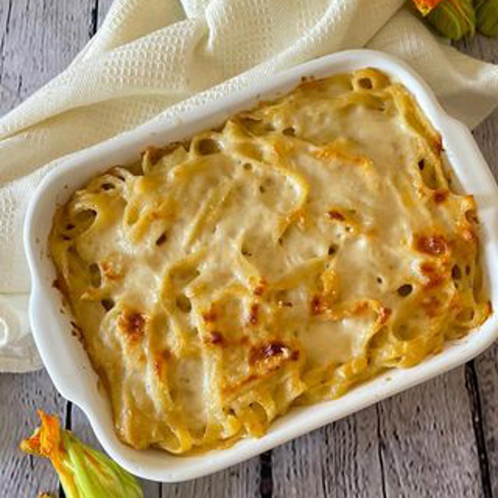 Tagliatelle fiori di zucca e salsicce