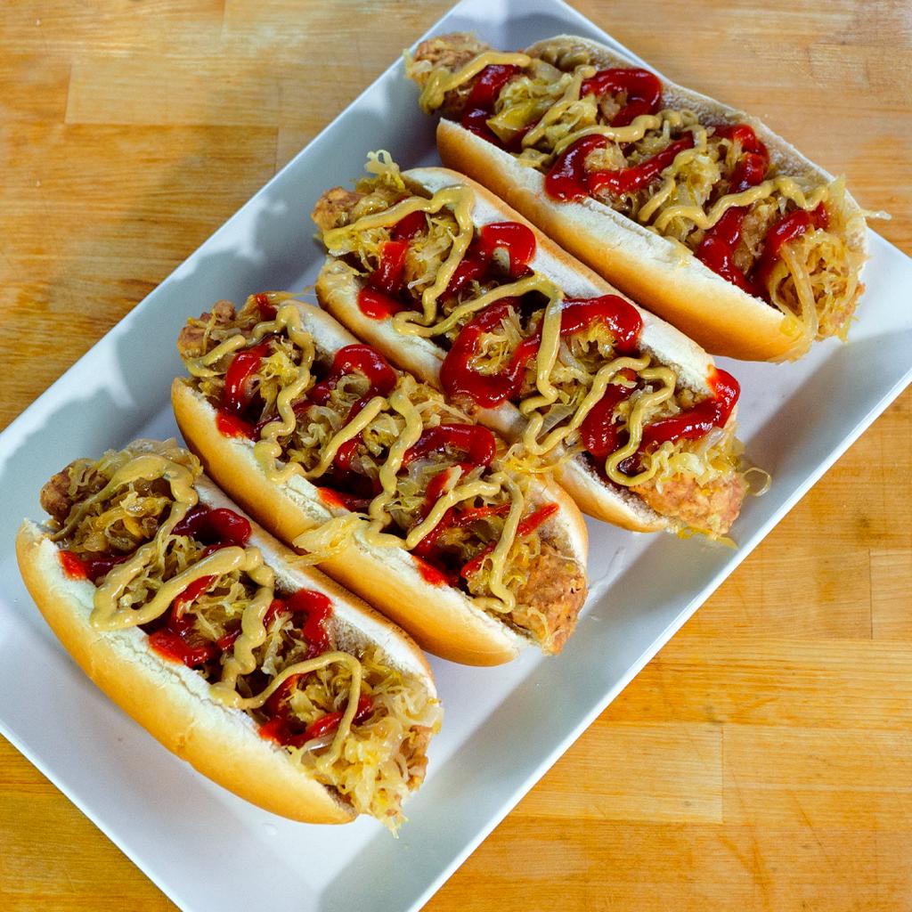 Hot dog con altro salsicce e crauti