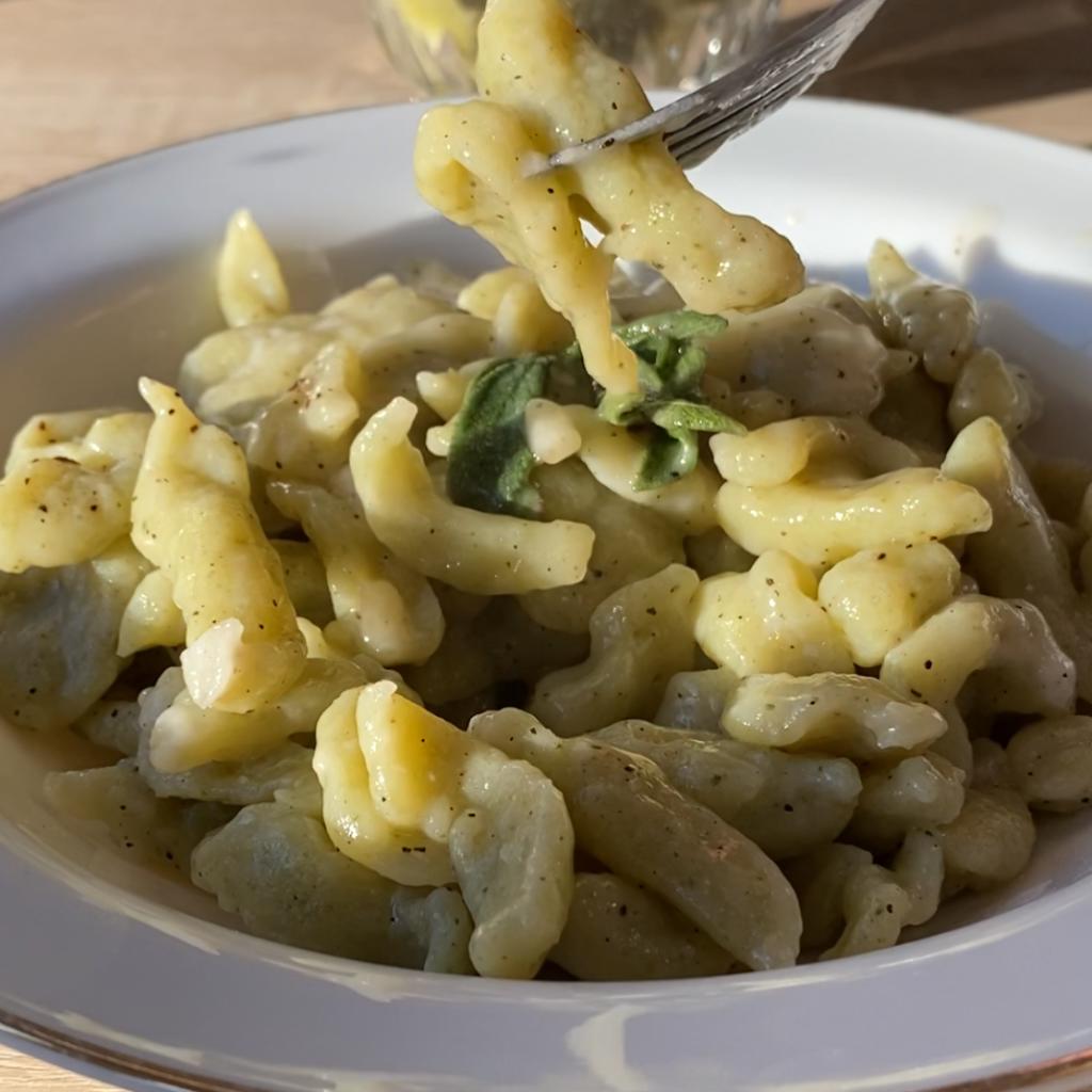 La foto della ricetta Pasta di broccoli senza sprechi di Ricettario del benessere adatta a Vegetariani, vegani, diete senza lattosio, pescetariani.