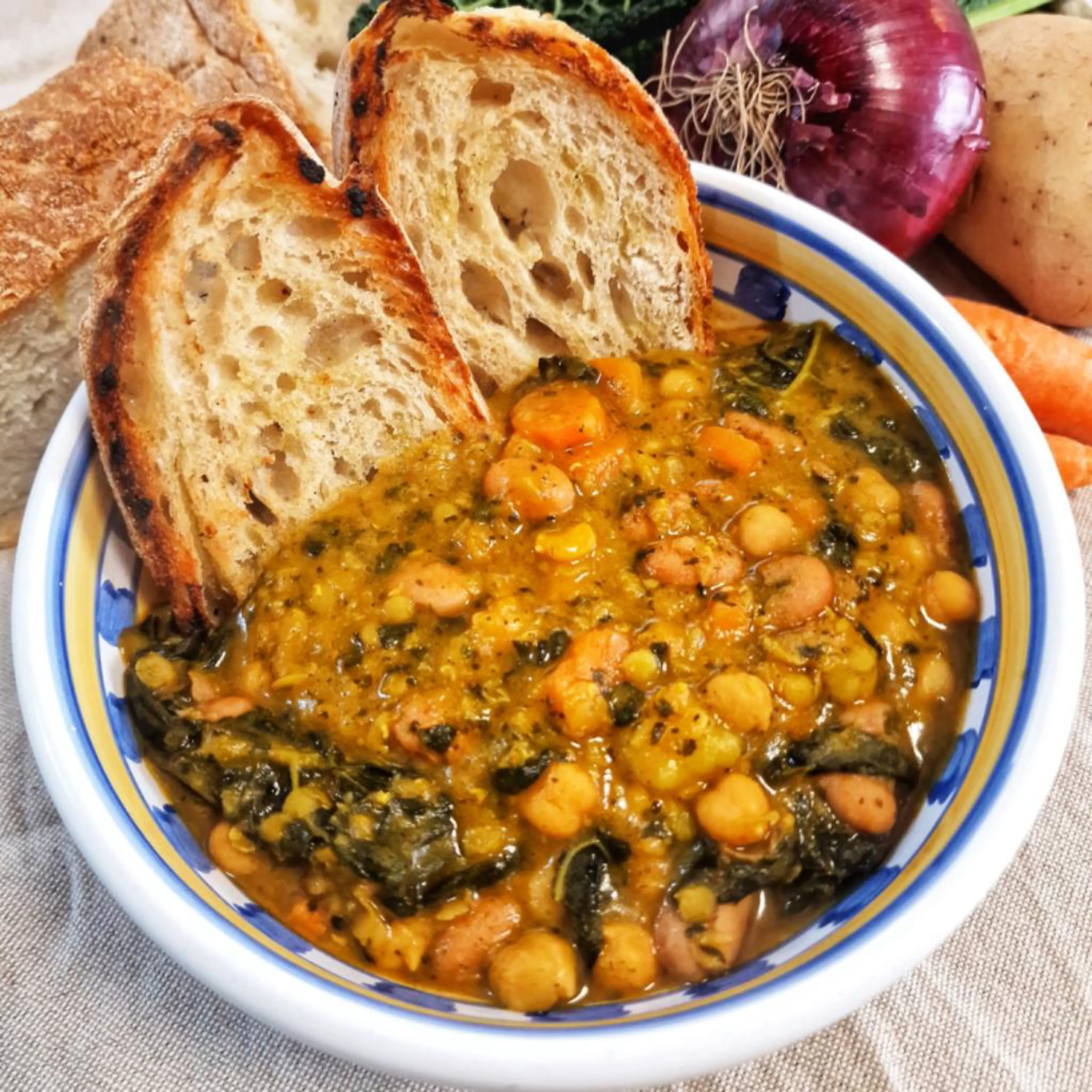 Black cabbage and legume soup
