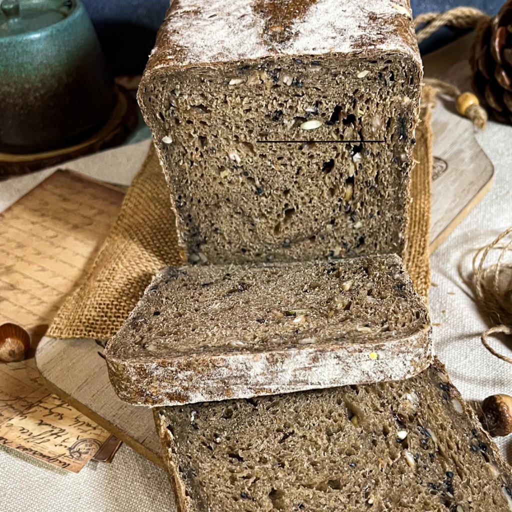 Pane di segale e semi con lievito madre