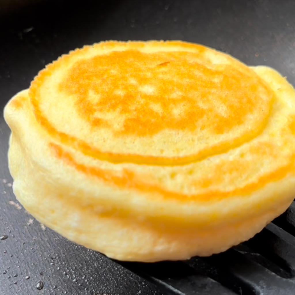 Pancakes esponjosos con 3 ingredientes, sin azúcar