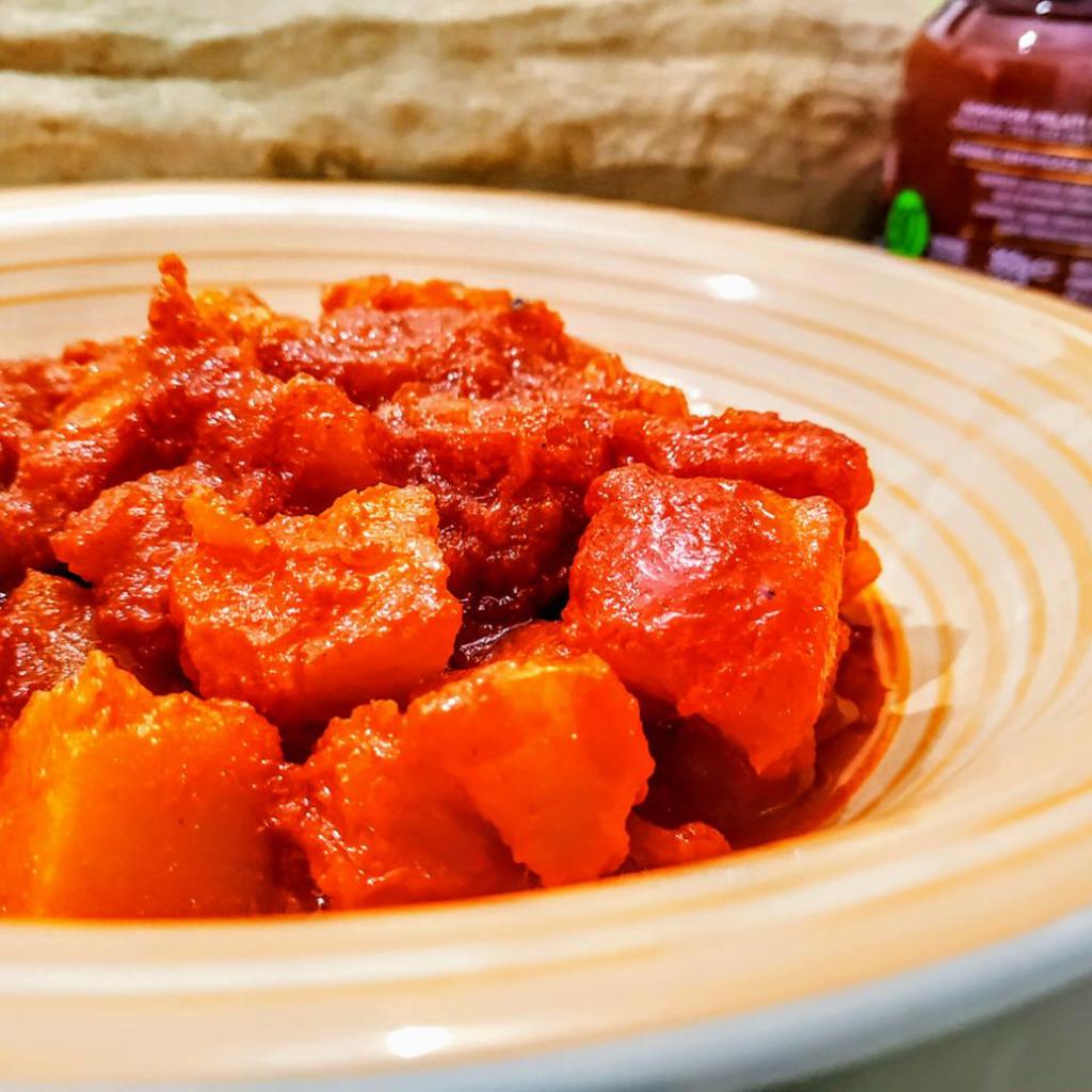 Kürbis mit Tomaten und Chili