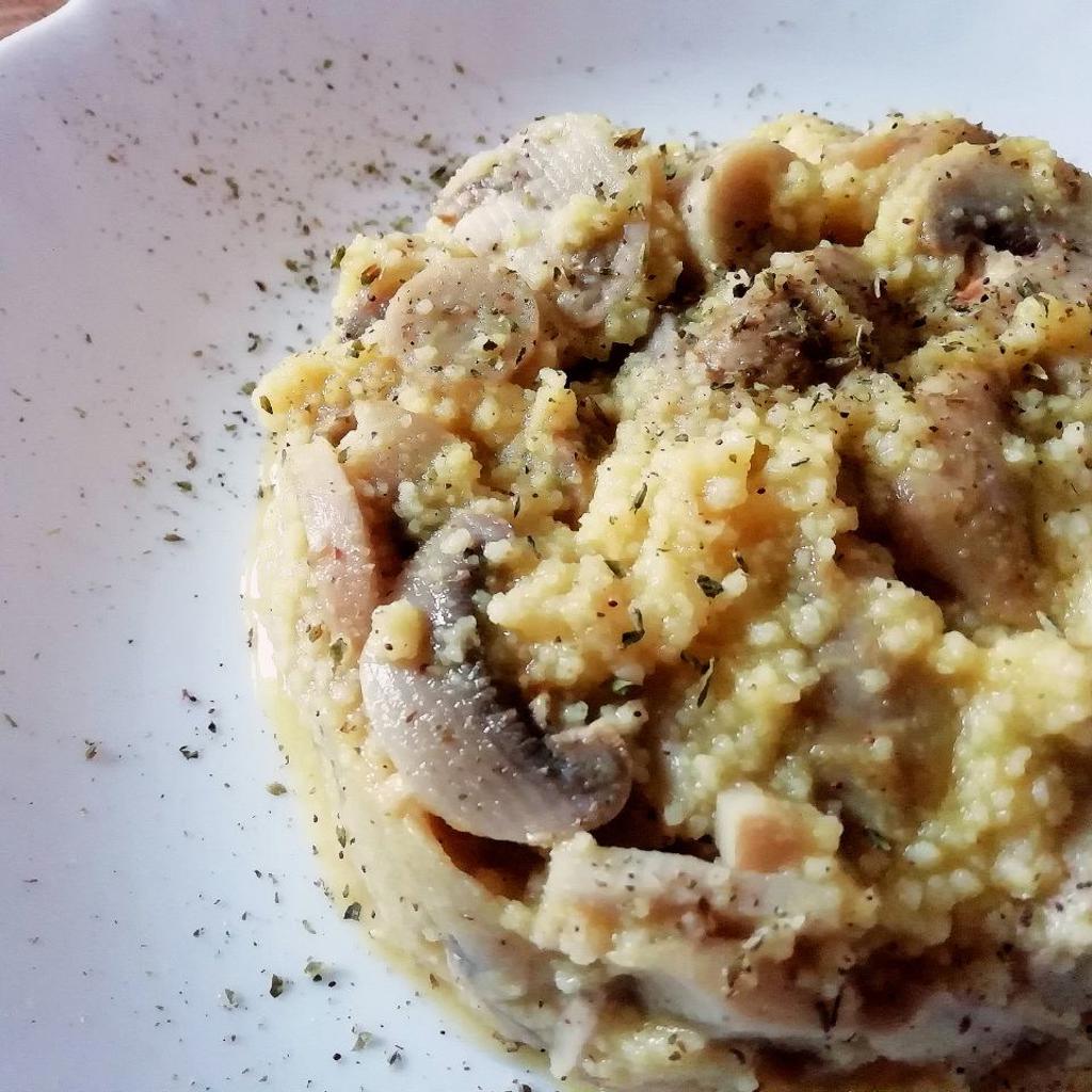 La foto della ricetta Cous cous di riso e mais con funghi champignon e curcuma di Economista Salutista - Mariapia 