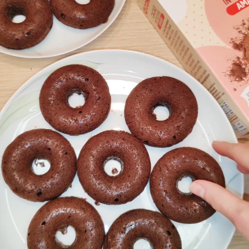 Protein-Donuts mit doppelter Schokolade