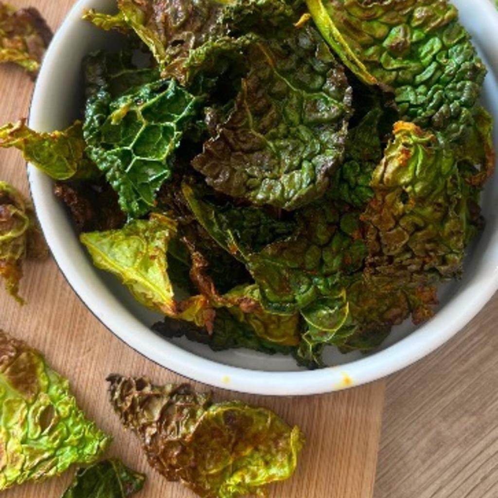 La foto della ricetta Knusprige Wirsing-Chips in der Heißluftfritteuse di MescolaBene 