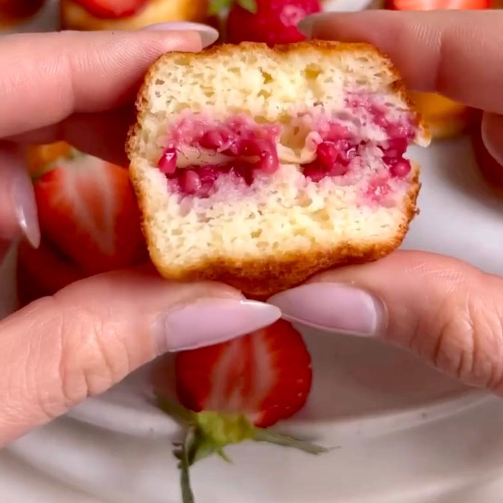 Mini-Pfannkuchen mit Erdbeeren