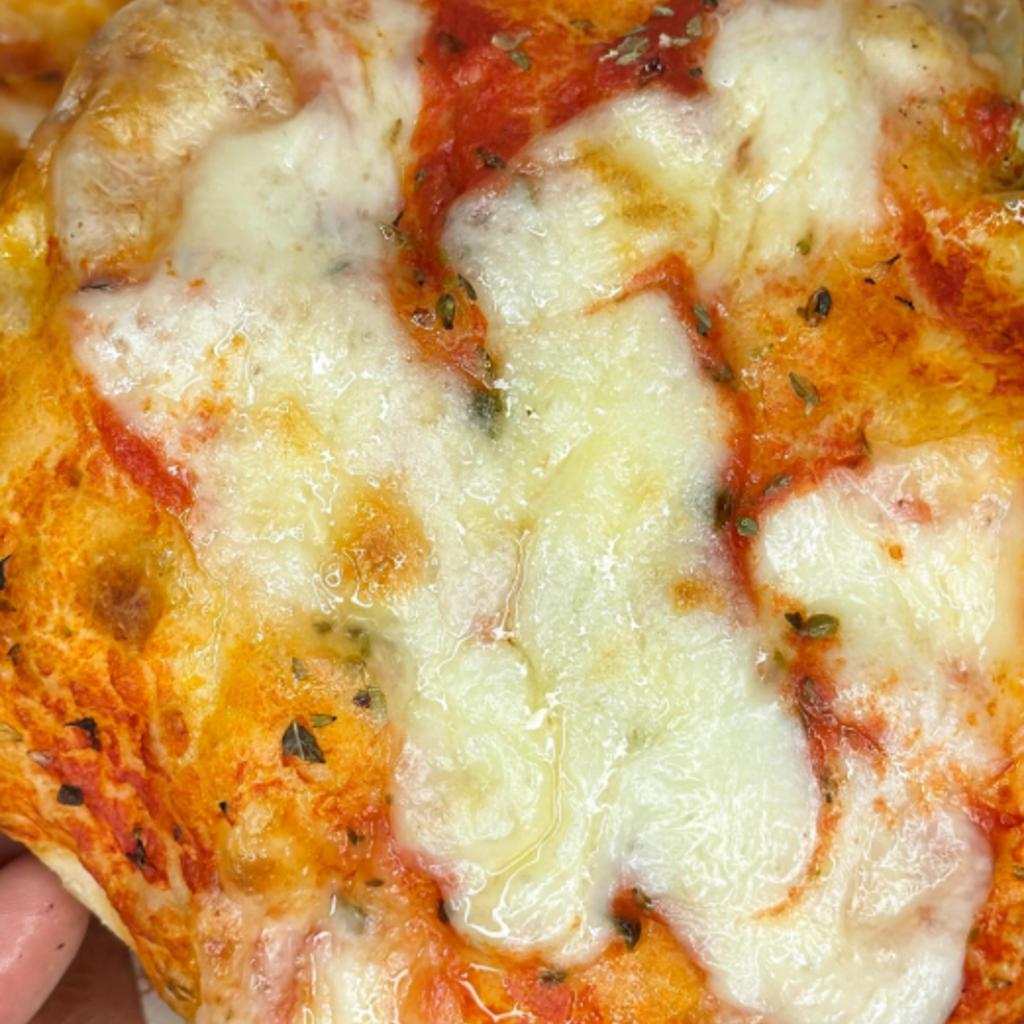 Milchpizzette mit Tomaten und Mozzarella