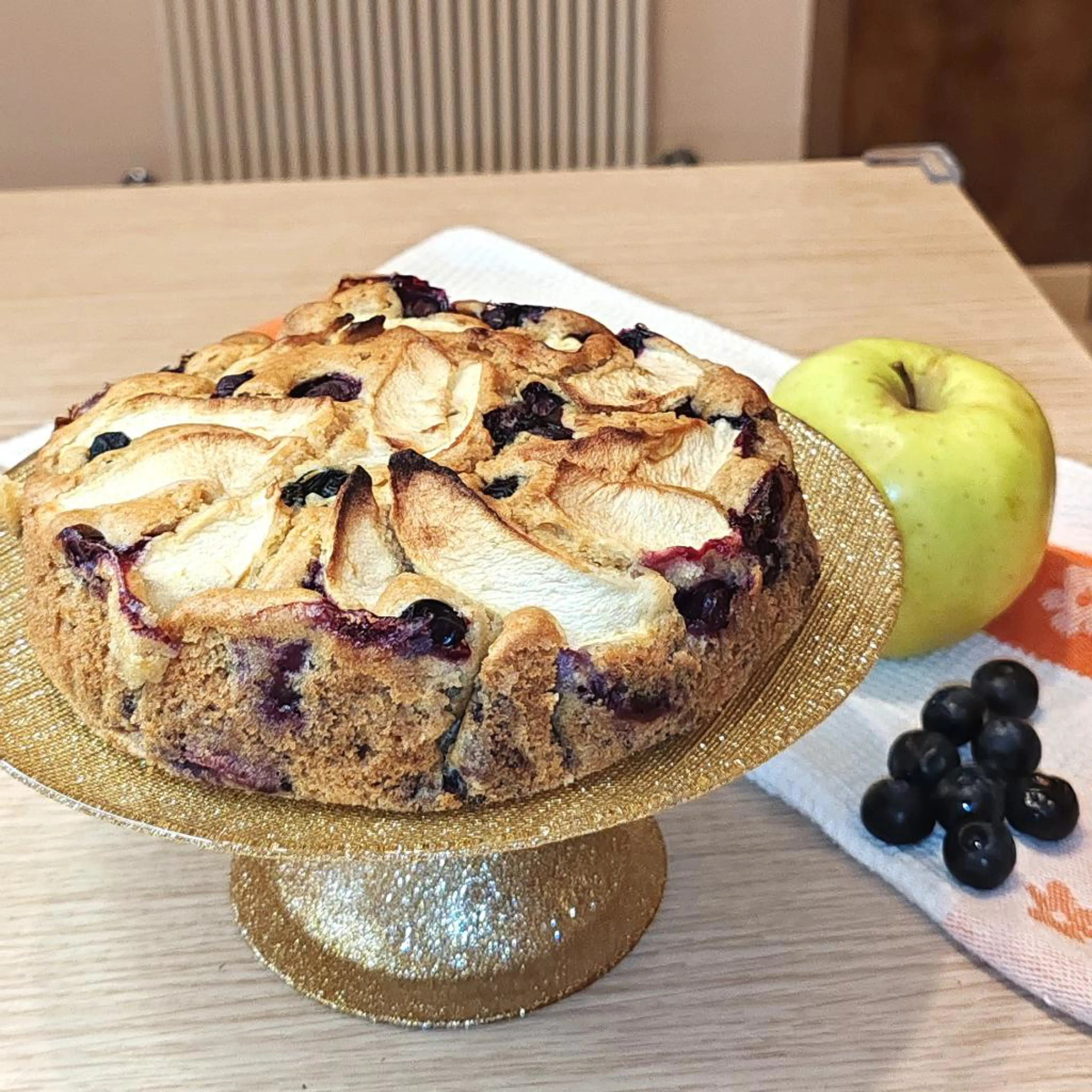 Gâteau aux pommes et myrtilles sans œufs