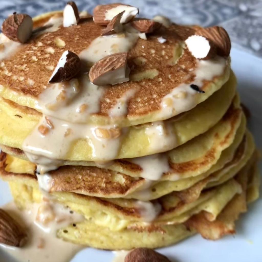 Panqueca com iogurte e coco