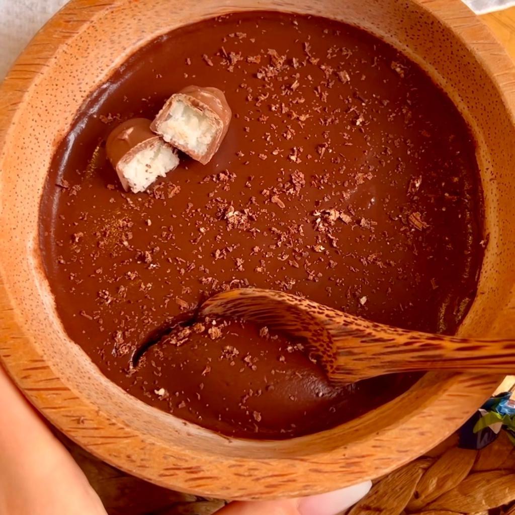 Porridge sans cuisson à la noix de coco