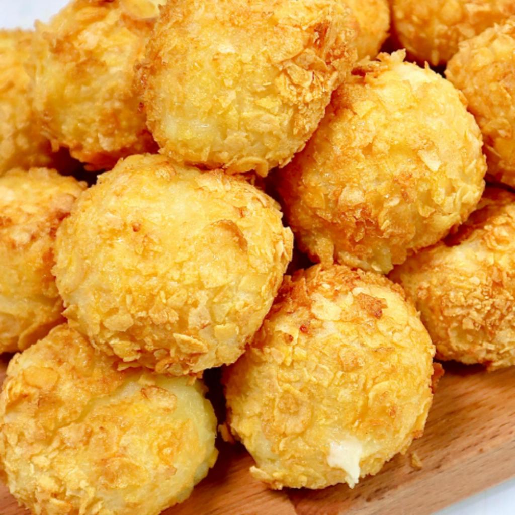Esferas de papas crujientes por fuera y fundidas por dentro