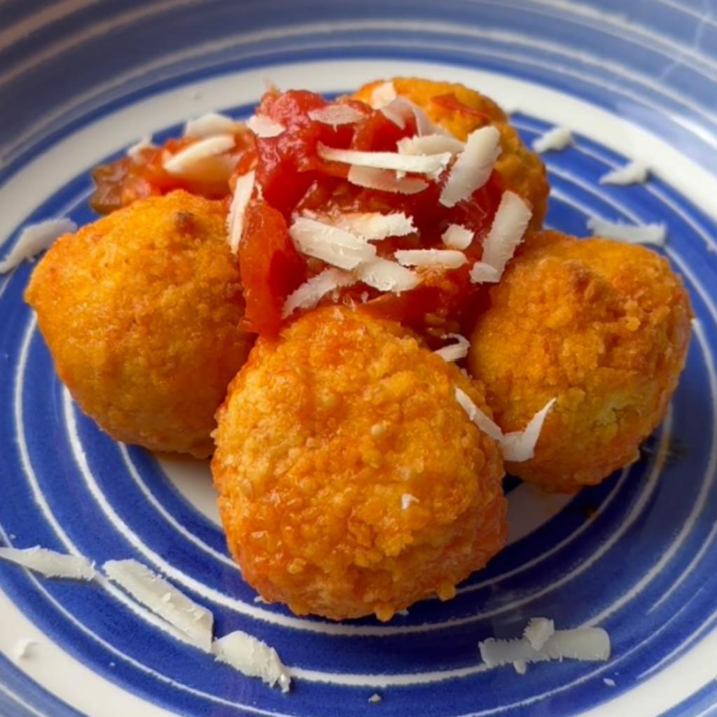 Vegetariska köttbullar med sås
