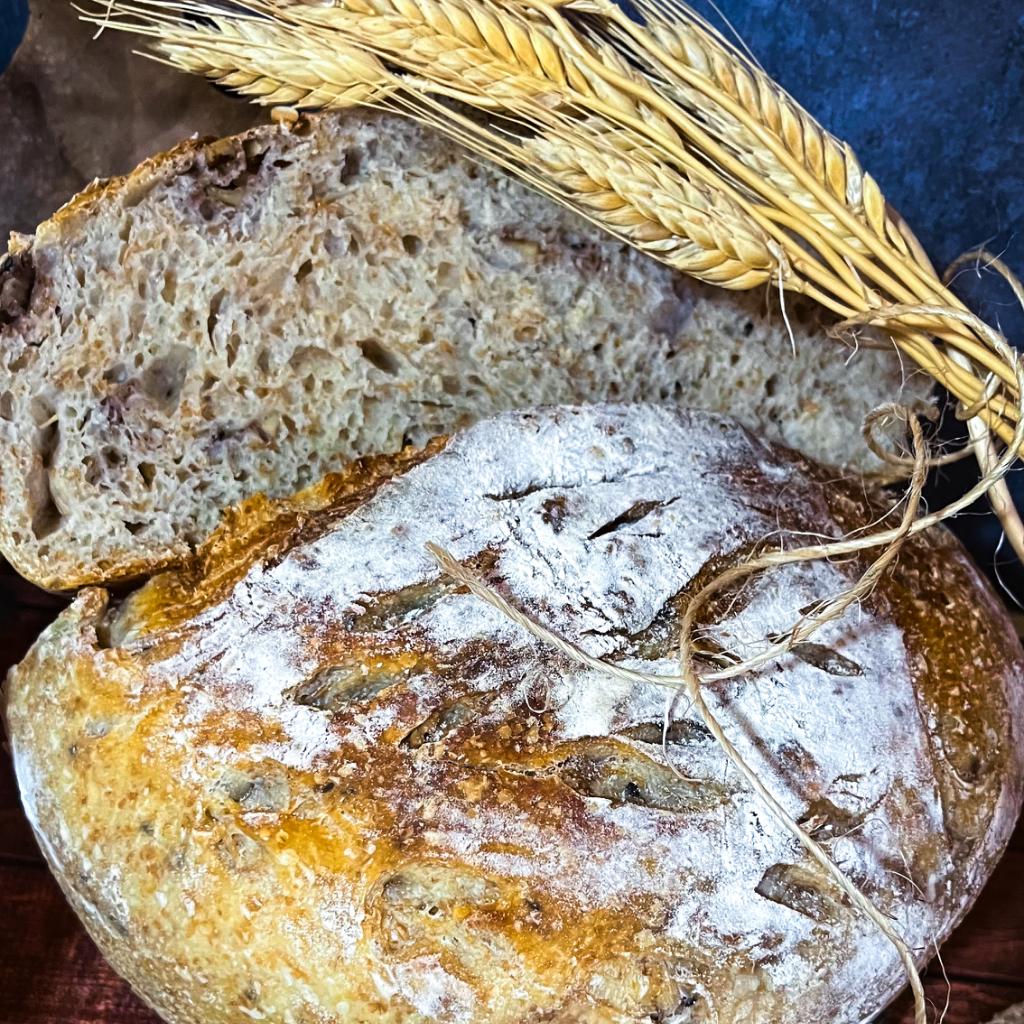 Pane integrale con noci e semi di girasole