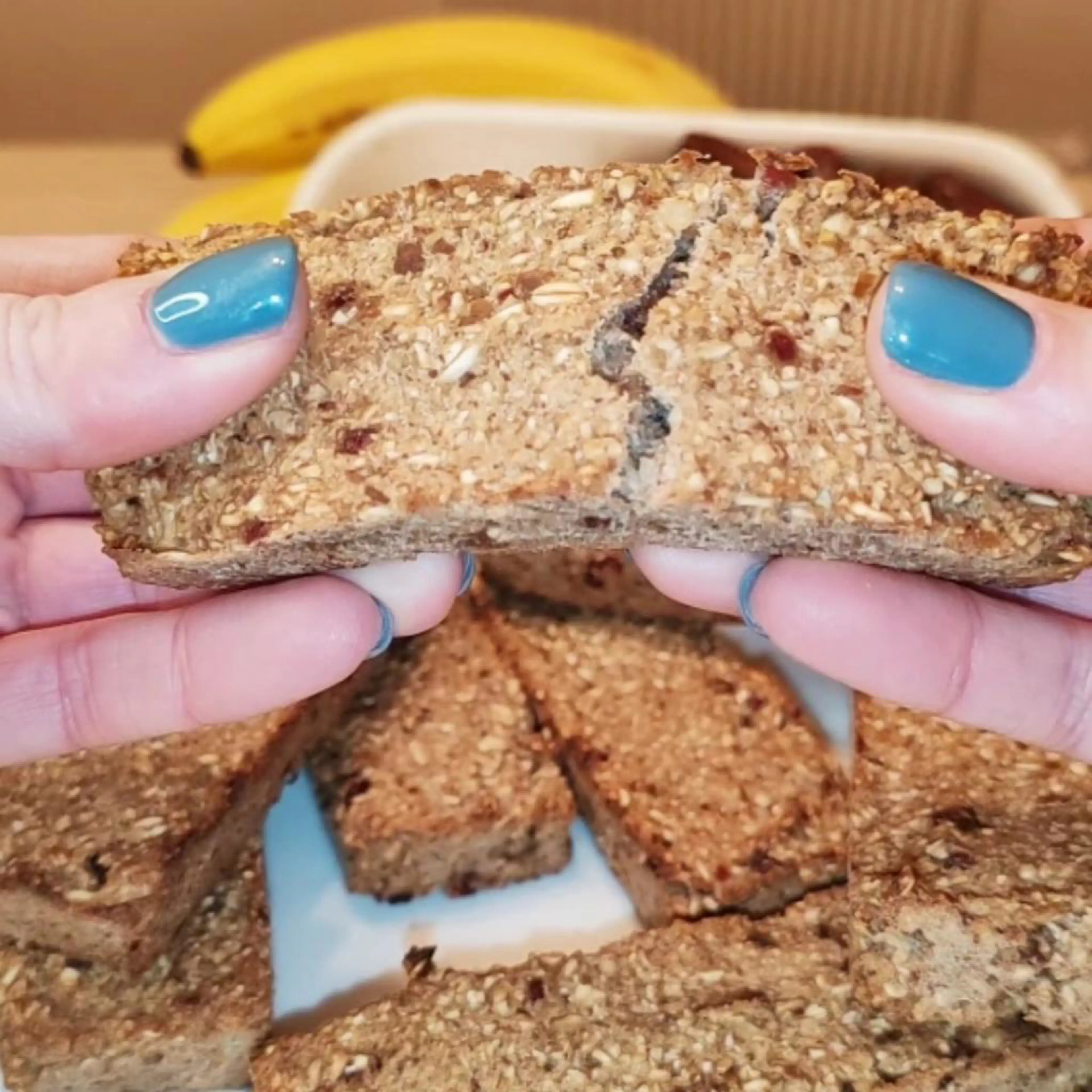 Barres à la banane, aux dattes et à la noisette