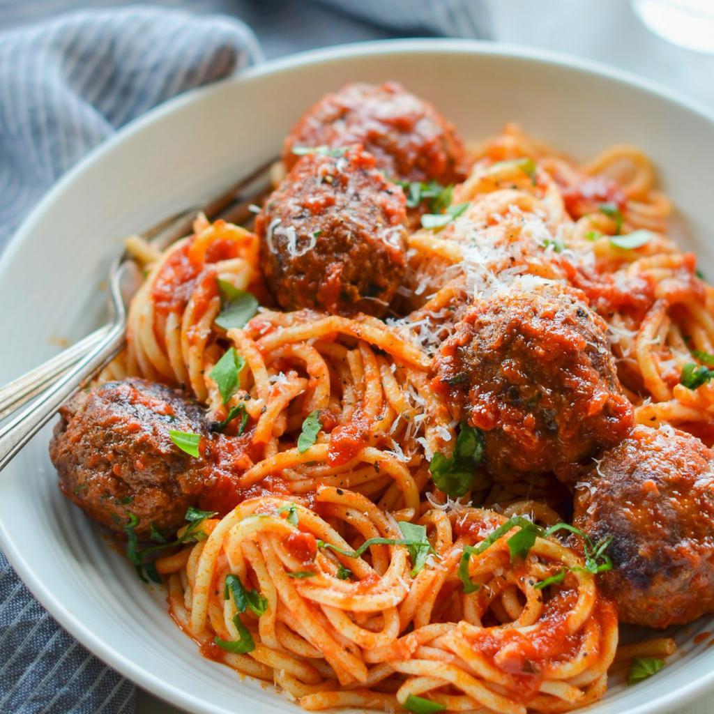 Spaghetti und Fleischbällchen