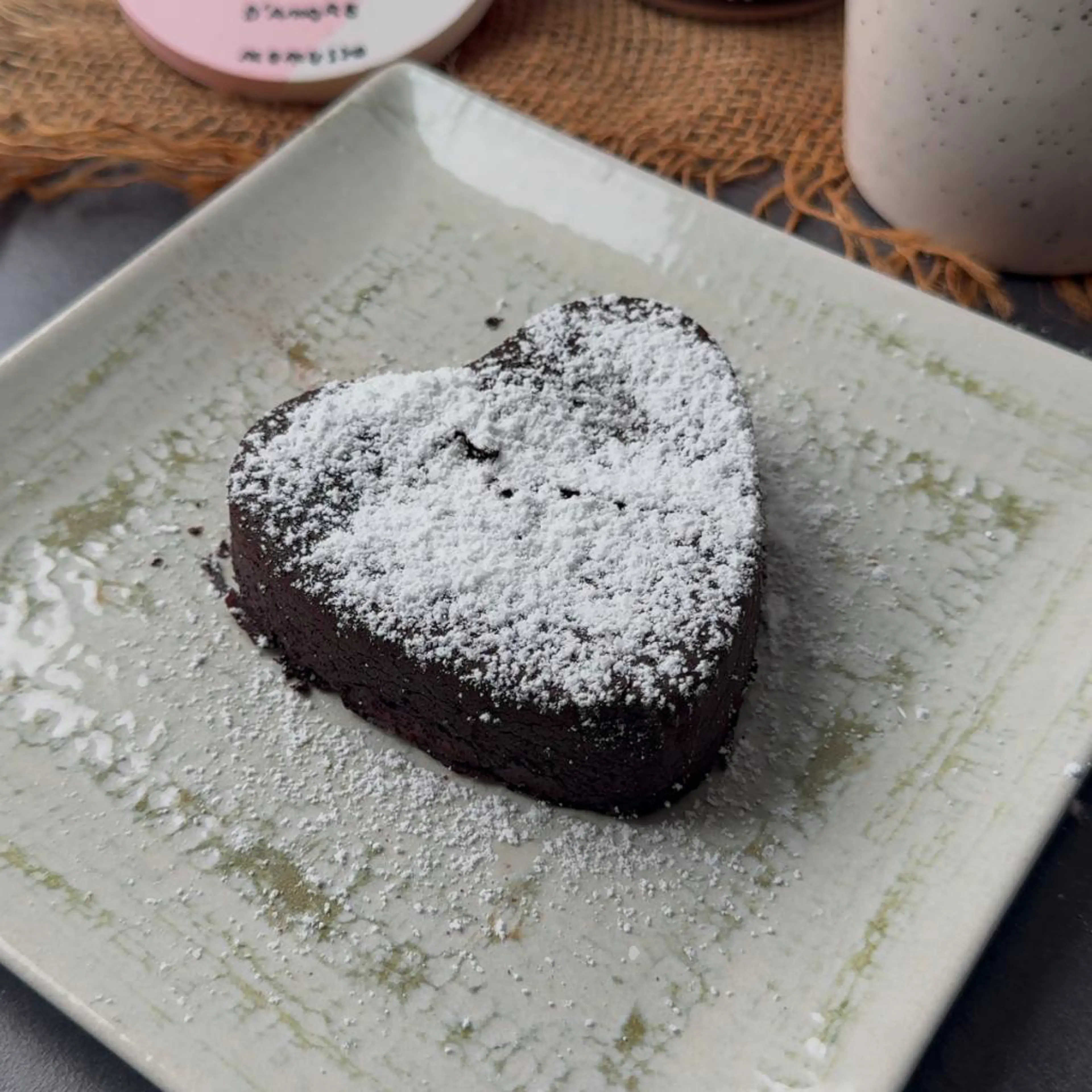Veganes Tortchen mit flüssigem Kern, gluten- und laktosefrei!