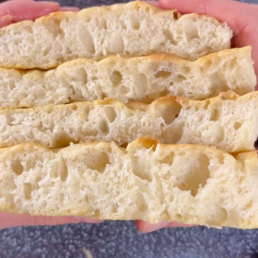 Wysoka i puszysta focaccia