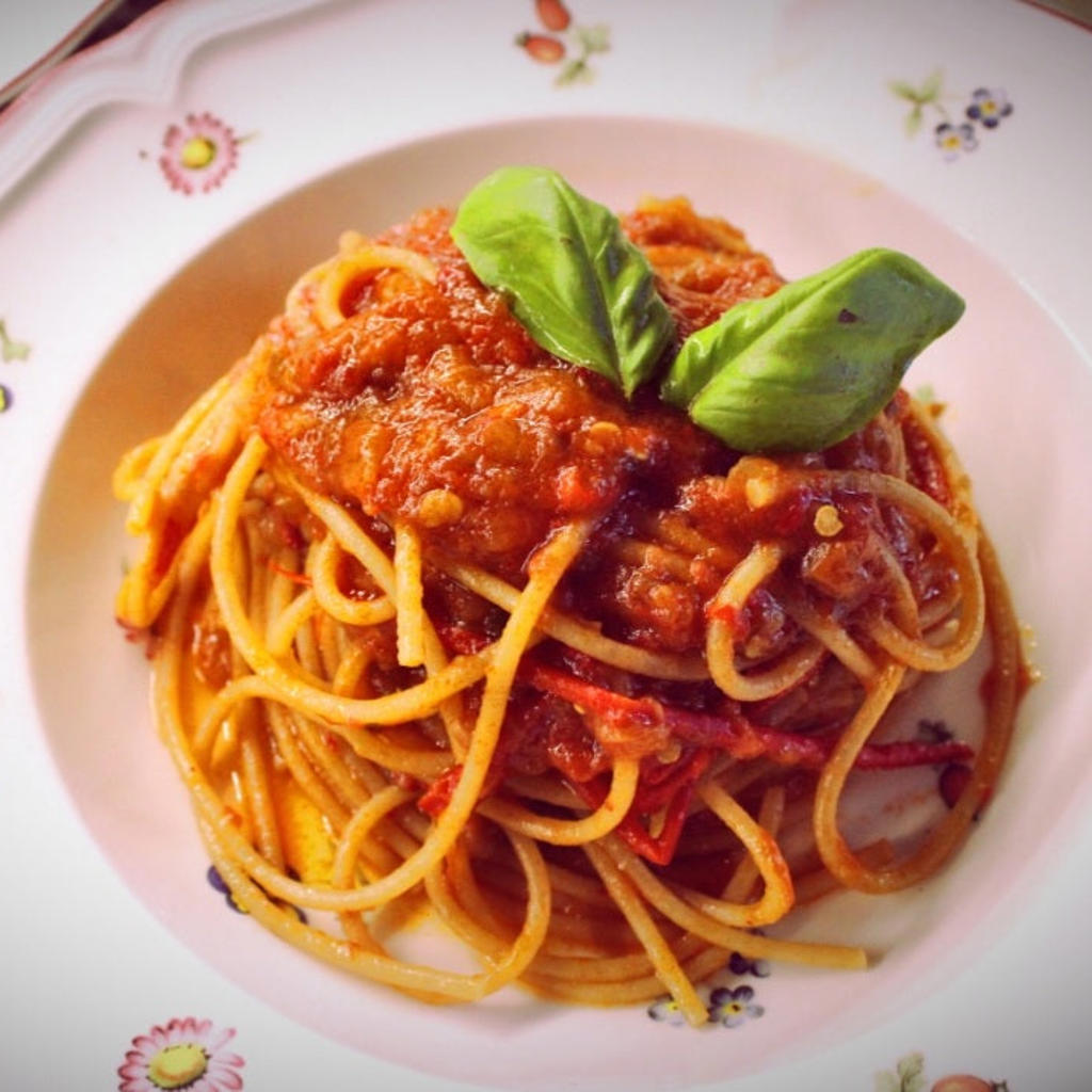 Spaghetti con salsa alla norma