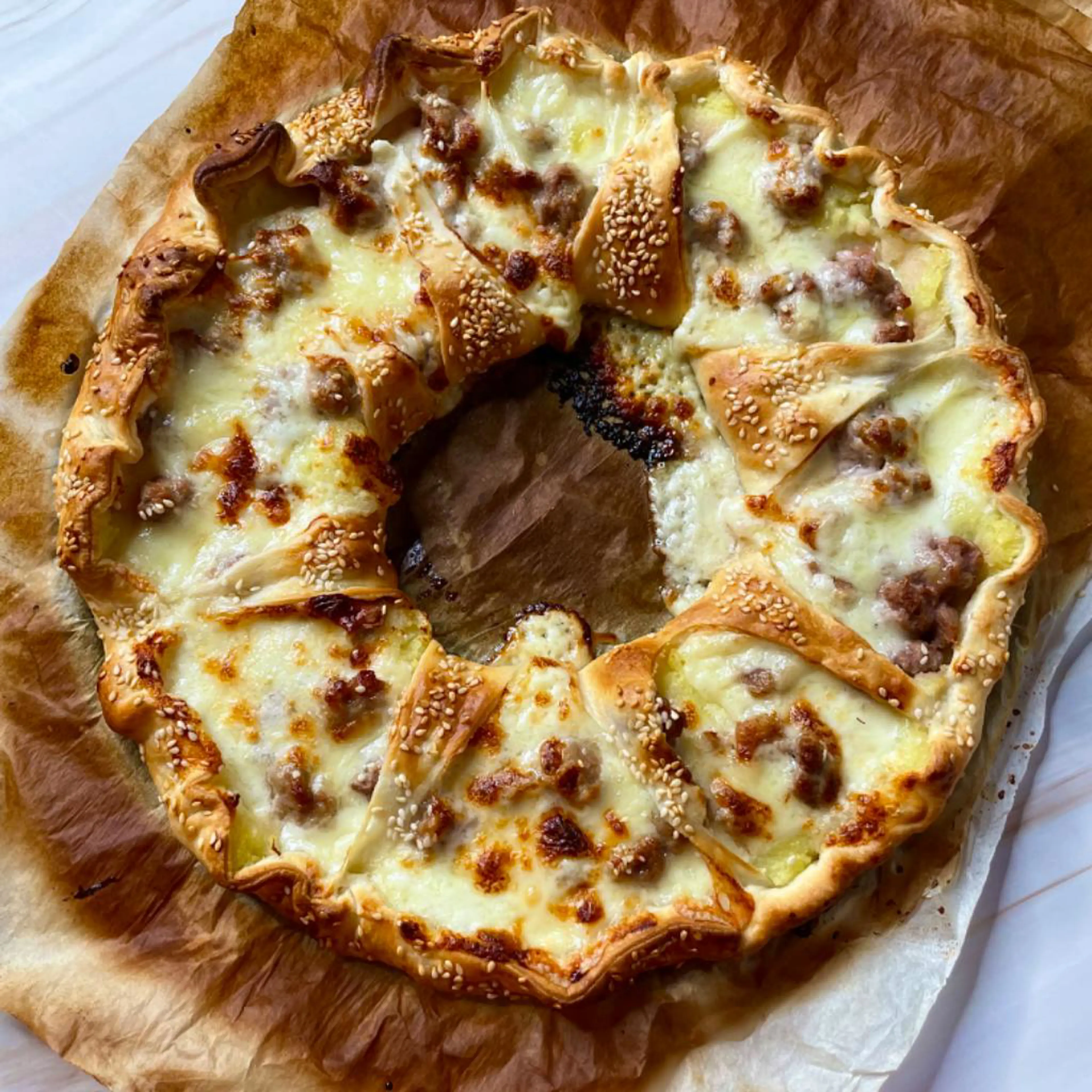 Puff pastry wreath with potatoes, sausage and provola cheese