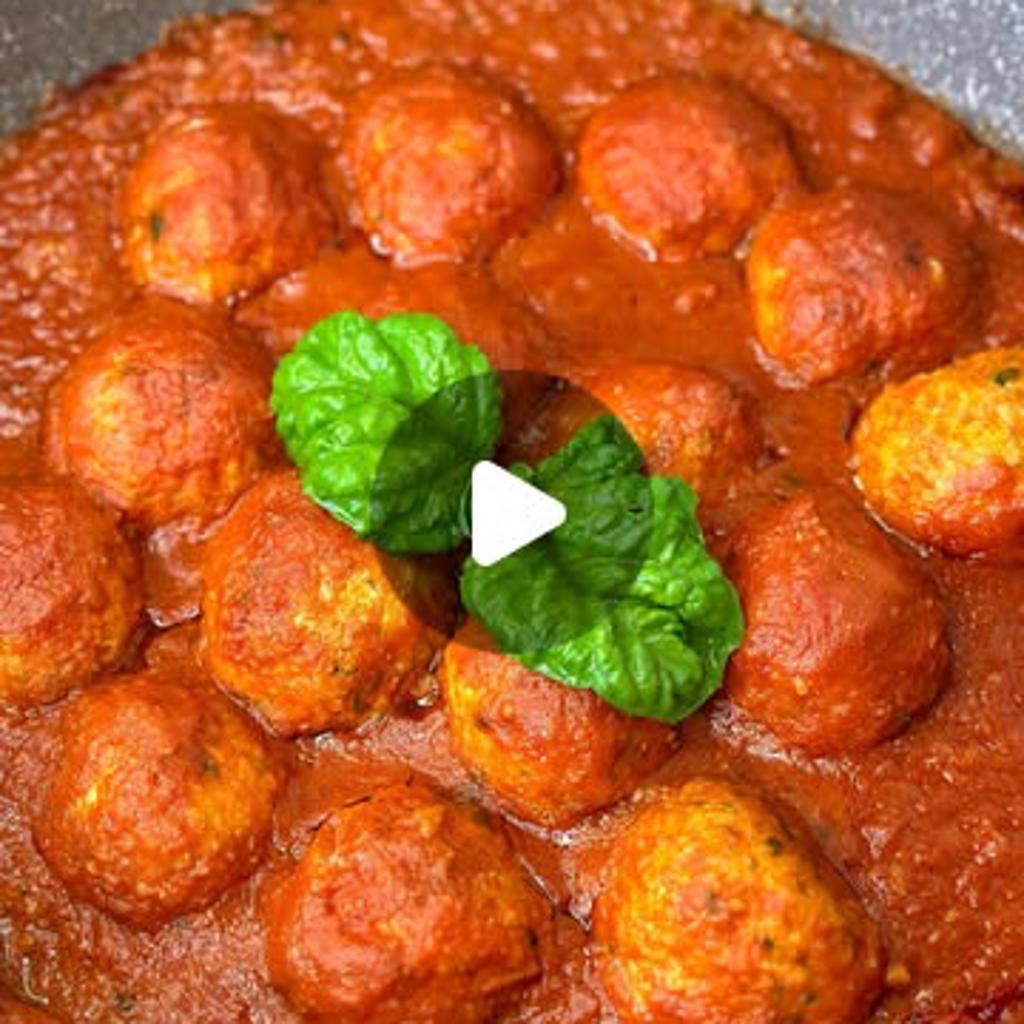 Ricotta Meatballs in Tomato Sauce