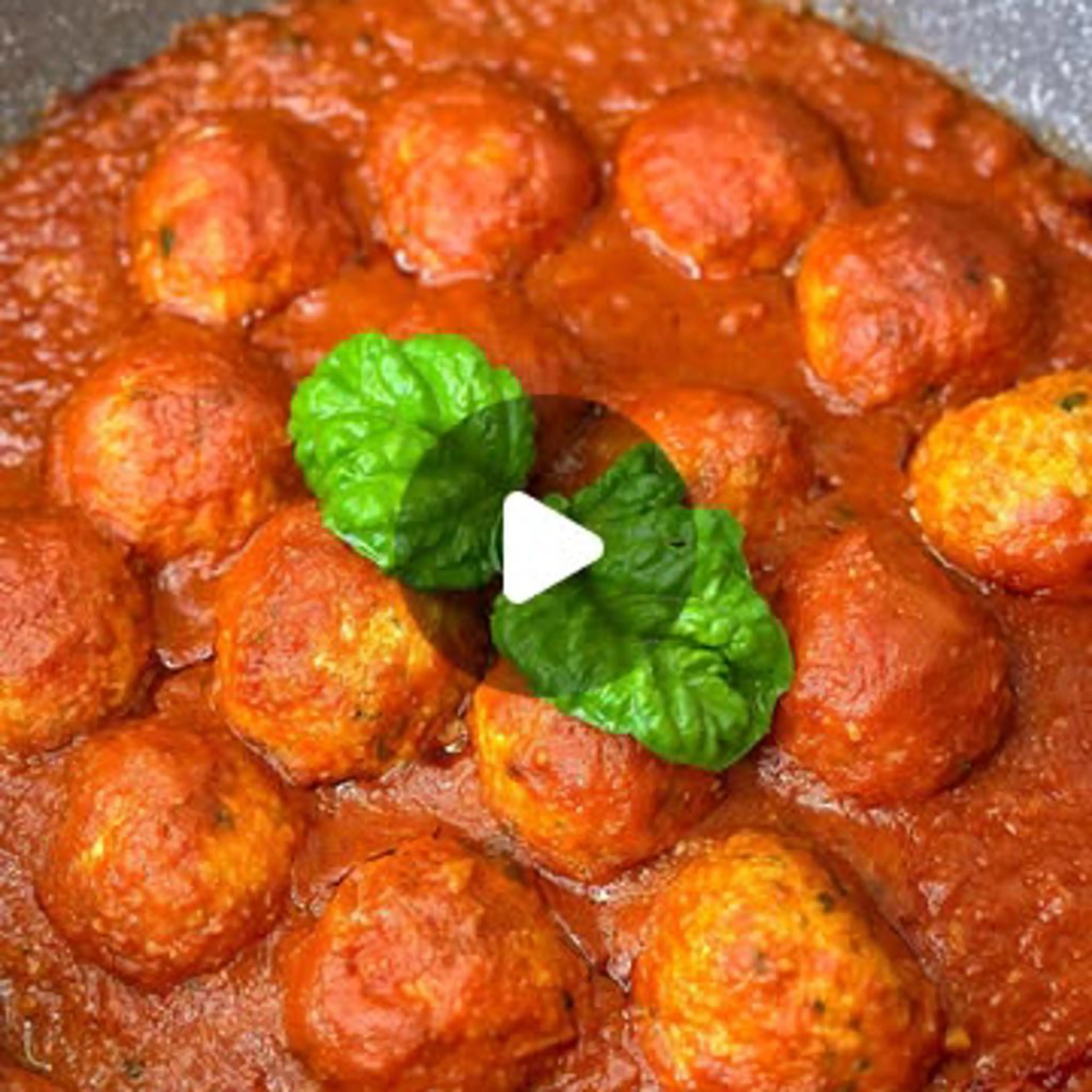 Albóndigas de ricotta en salsa