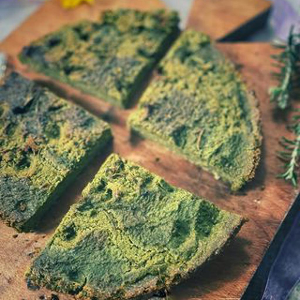 Focaccia sans gluten à la spiruline