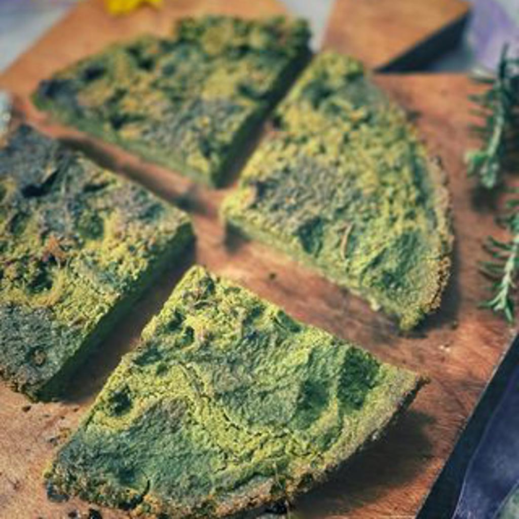 Glutenfreies Focaccia mit Spirulina