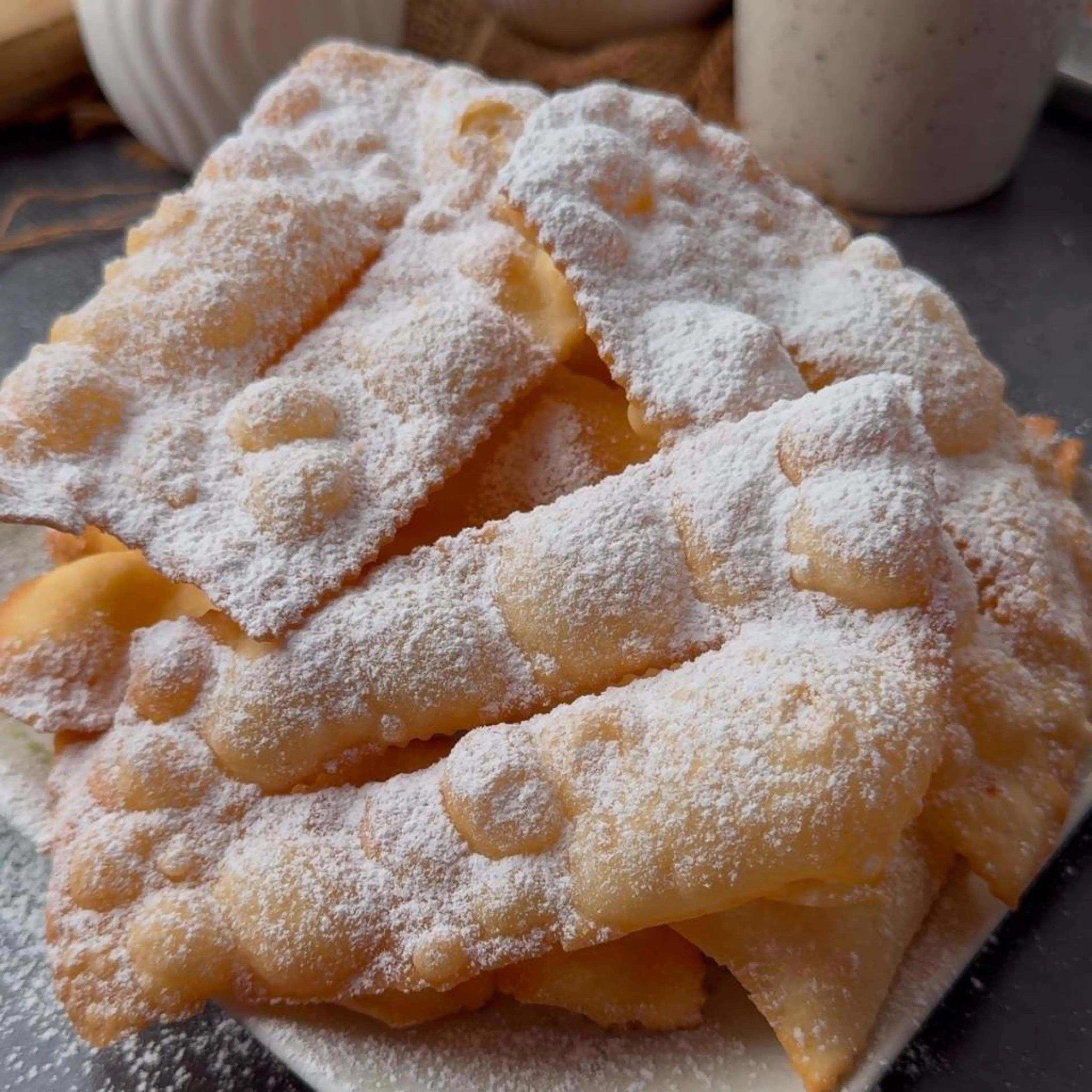 Karnevals-Chiacchiere ohne Milch, Eier oder Butter