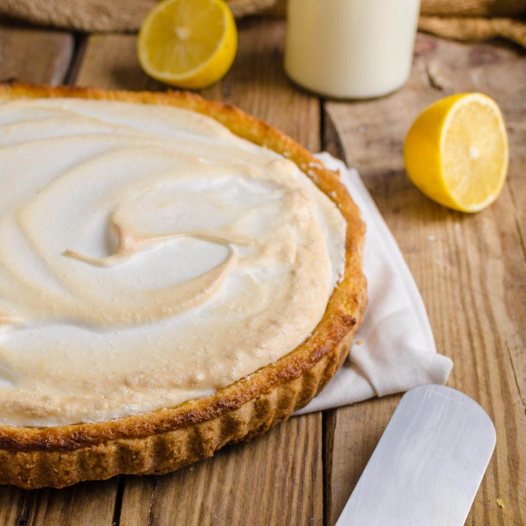 Crostata con farina di mandorle e crema al limone