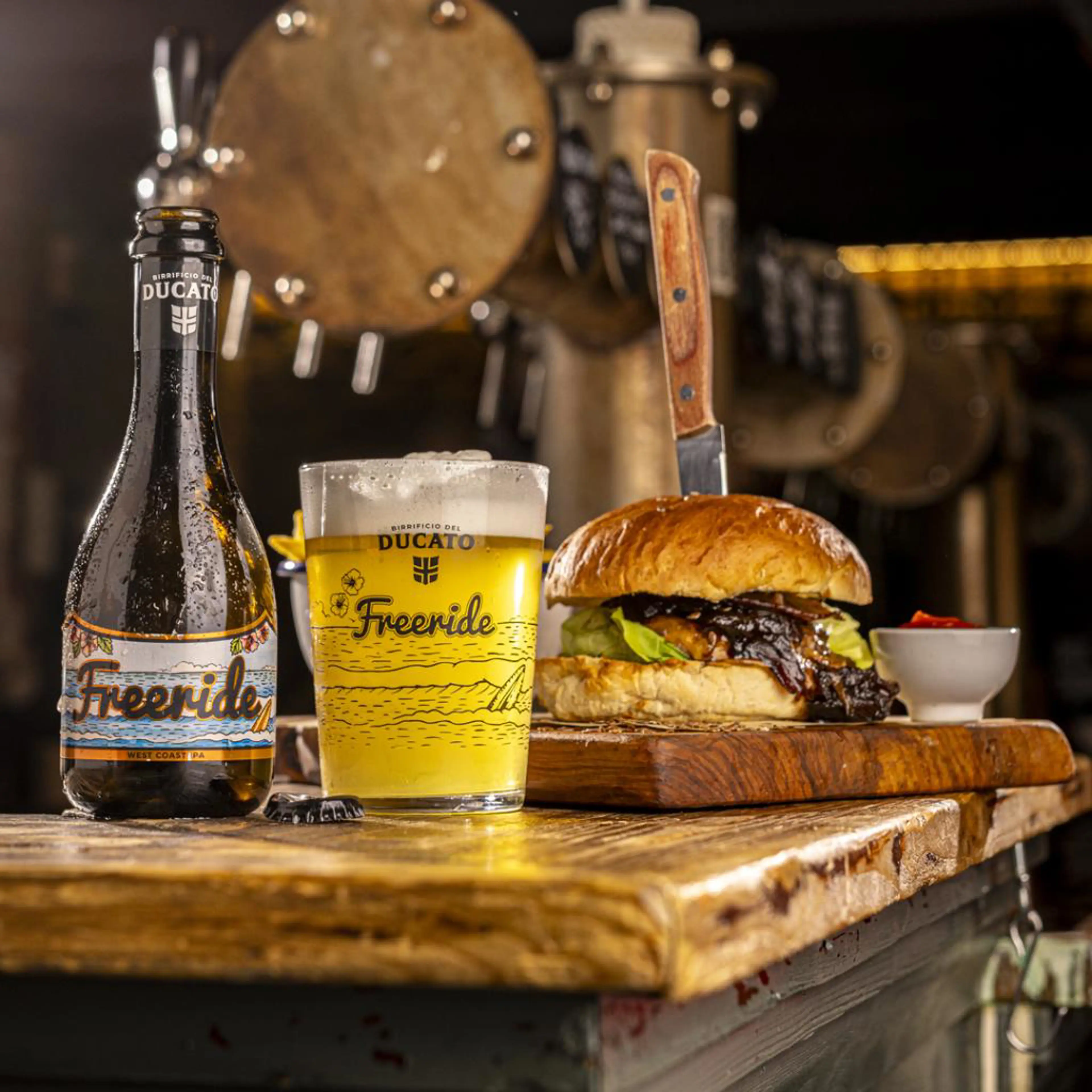 Spiced hamburger with mango and grapefruit sauce