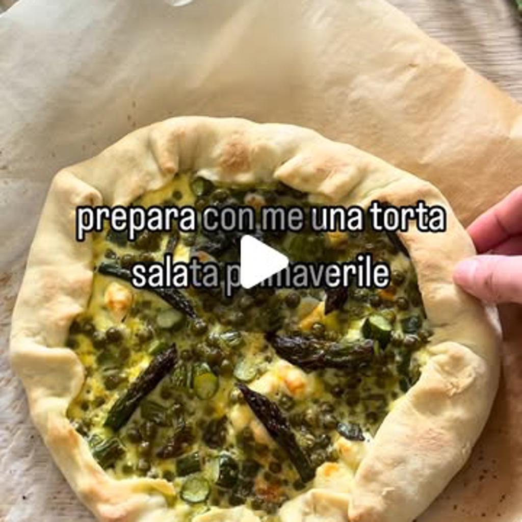 Taze bahar turta asparguslar, bezelyeler ve feta ile