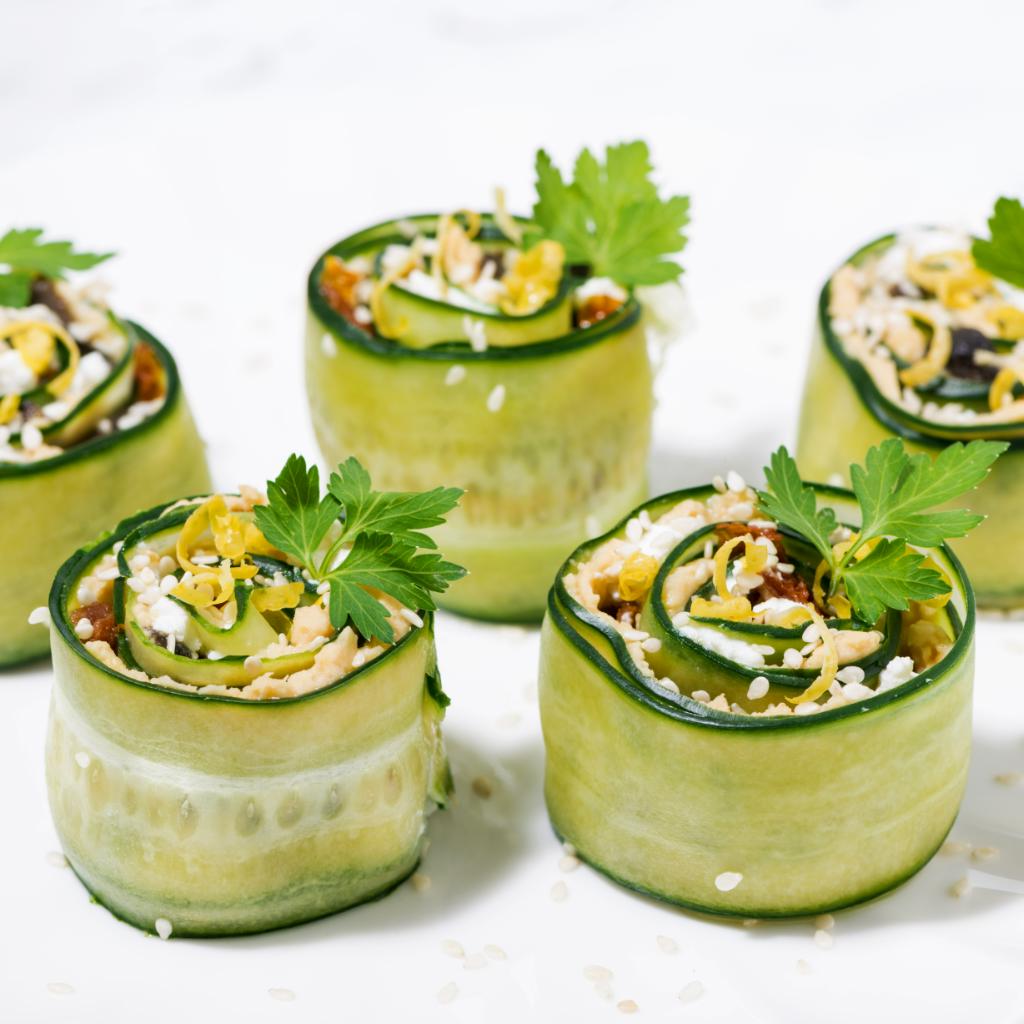 Rotolini di cetriolo con hummus e crema di formaggio misto dolce rustico