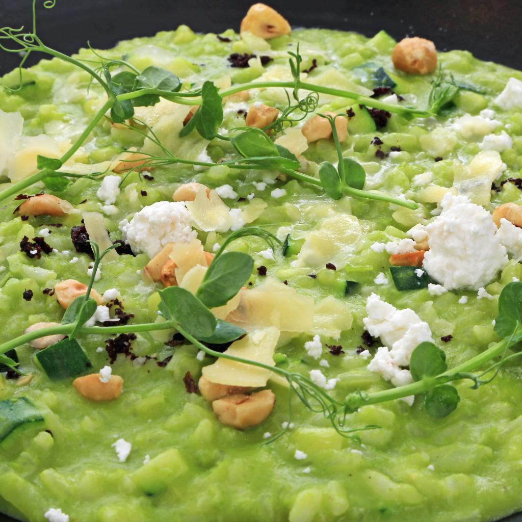 Risotto verde ai piselli, zucchine e fossa di capra