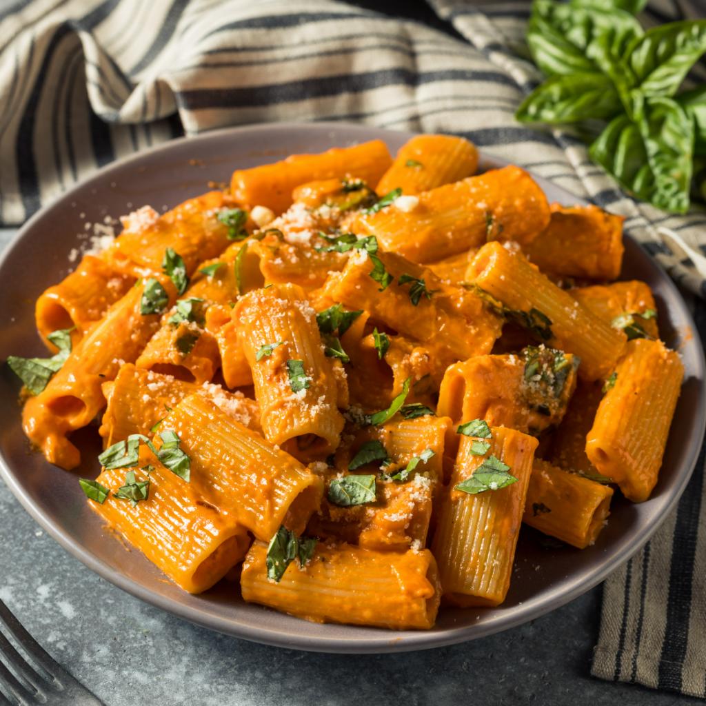 Rigatoni alla vodka con crema di pomodoro e parmigiano reggiano