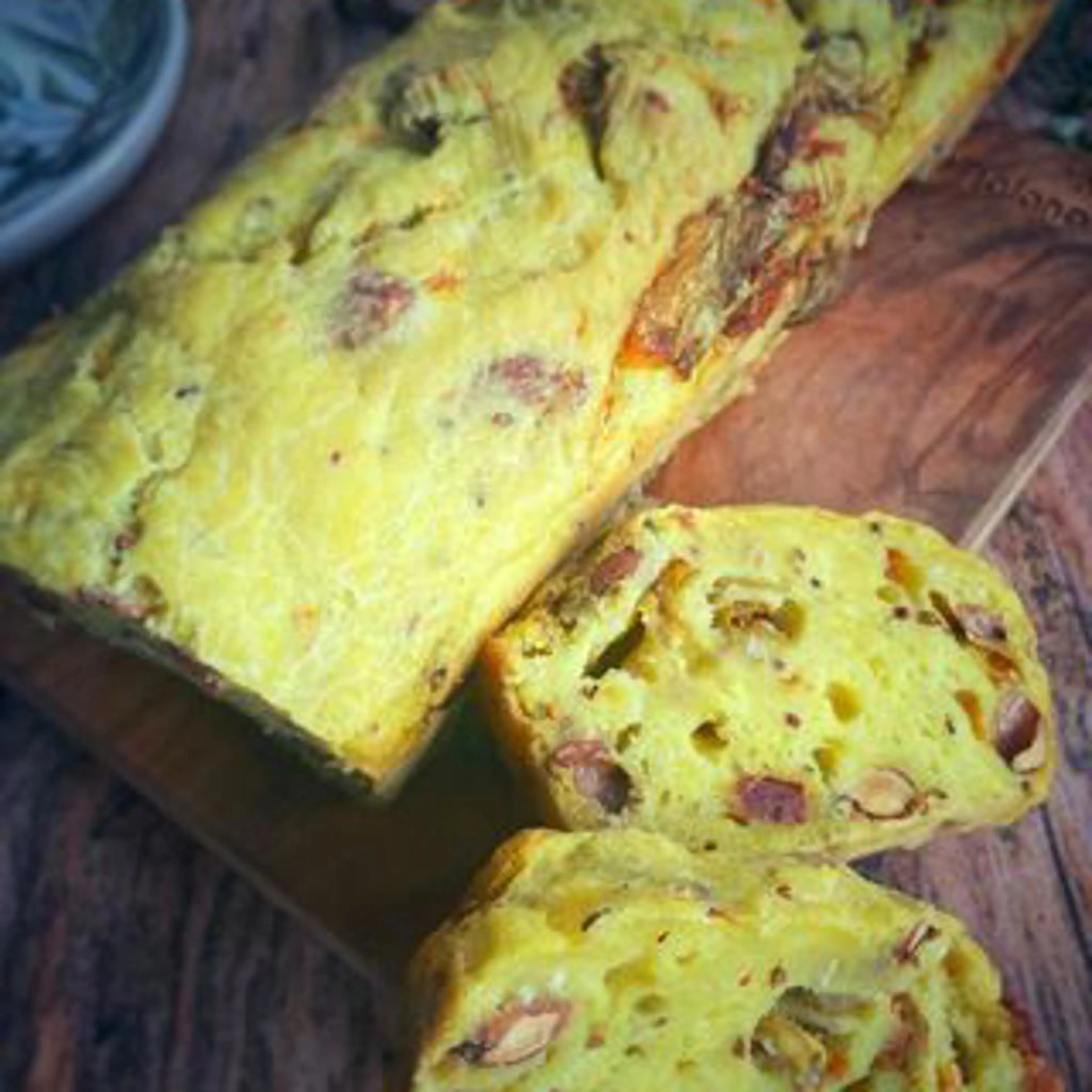 Gluten-free bread with zucchini flowers and almonds